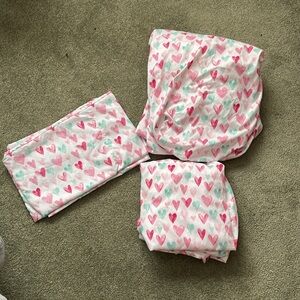QUEEN SIZED HEARTS BED SHEET SET